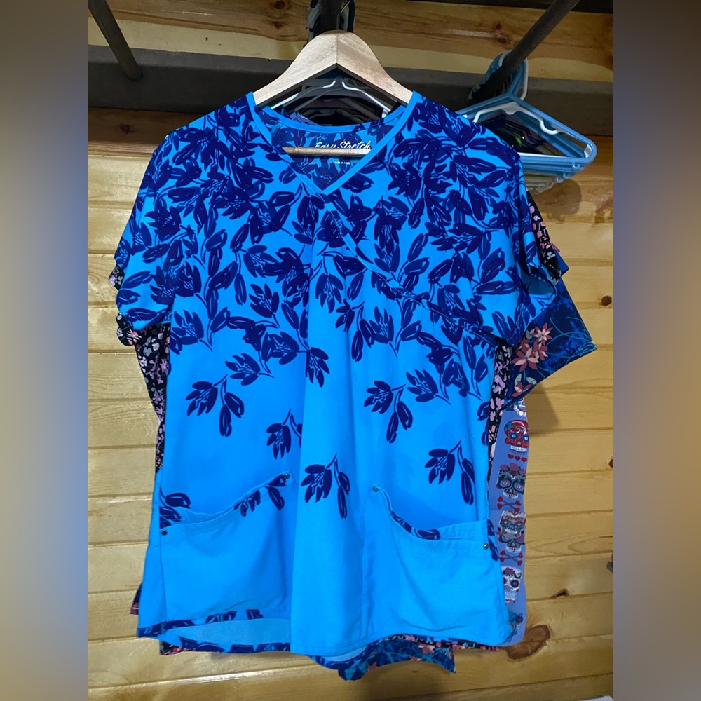 Uniform Advantage easy stretch  blue scrub top